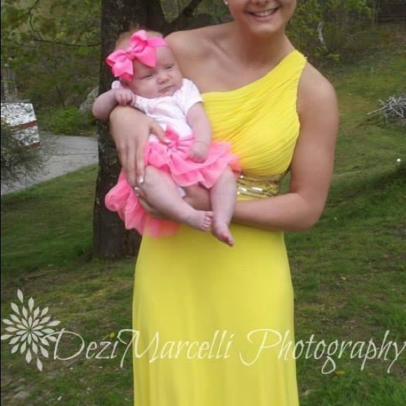 Yellow prom/pageant dress - Picture 4 of 4